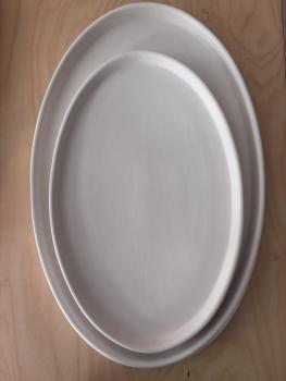 Ovale Platte mit Rand