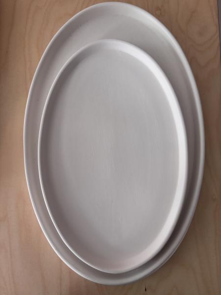 Ovale Platte mit Rand